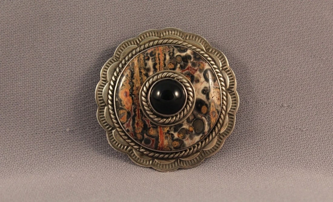 OLD PAWN STERLING SILVER AND STONE NAVAJO PIN - 1 5/8" ACROSS: OLD PAWN STERLING SILVER AND STONE NAVAJO PIN - 1 5/8" ACROSS Item Description: This pin measures 1 5/8" across and weighs 18 grams. It is marked sterling and is in great vintage condition.