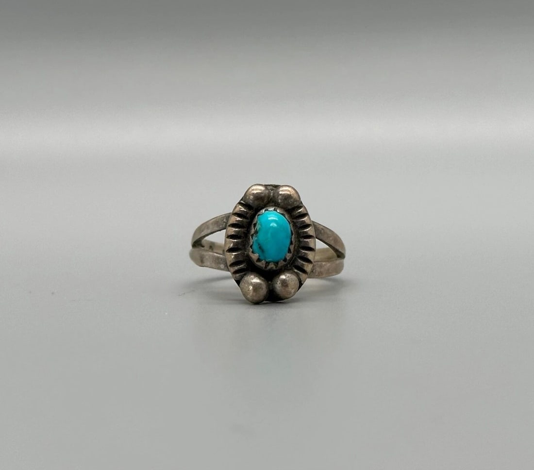 OLD PAWN NAVAJO TURQUOISE RING SIZE 5 1/4 SIGNED D. WHITEGOAT ..: OLD PAWN NAVAJO TURQUOISE RING SIZE 5 1/4 SIGNED D. WHITEGOAT .. Item Description: 1/2” tall P