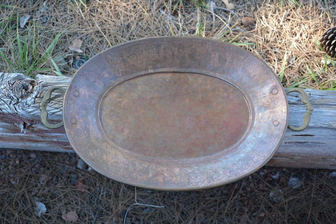 VINTAGE SOLID COPPER TRAY W BRASS HANDLES - HAND HAMMERED - 16 1/8" X 12 1/4": VINTAGE SOLID COPPER TRAY W BRASS HANDLES - HAND HAMMERED - 16 1/8" X 12 1/4" This solid copper hand hammered tray measures 19 1/4" across (including the brass handles). The tray is 16 1/8" x 12 1/4".