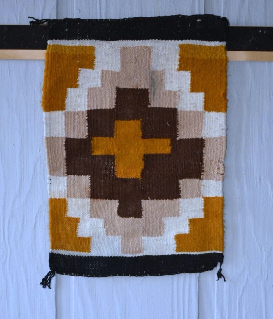SMALL NAVAJO RUG - SAMPLER - STEPPED DIAMOND CROSS DESIGN - 21" X 15": SMALL NAVAJO RUG - SAMPLER - STEPPED DIAMOND CROSS DESIGN - 21" X 15" This small sampler Navajo rug measures 21" x 15". It shows a stepped diamond cross pattern in brown and tan wools. It is in poor c