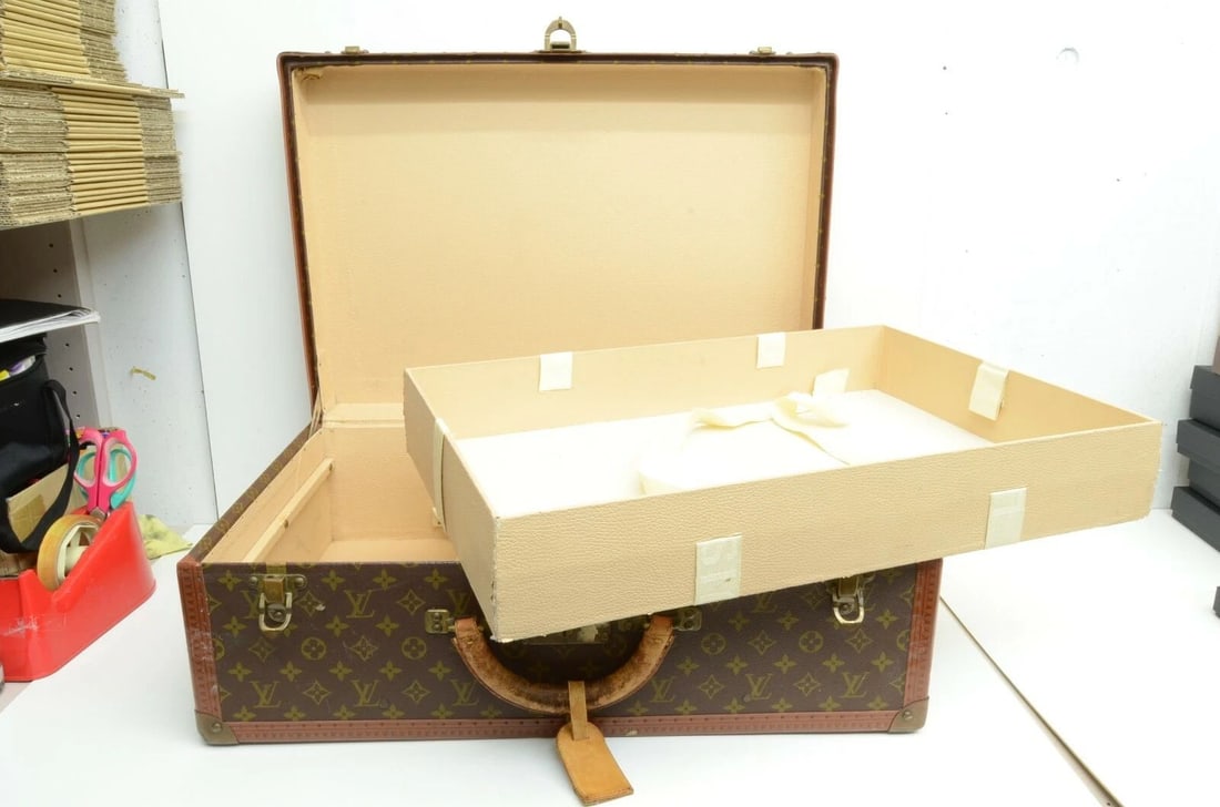 AUTHENTIC LOUIS VUITTON ALZER 60 VINTAGE MONOGRAM TRUNK TRAVEL LUGGAGE LOGO: AUTHENTIC LOUIS VUITTON ALZER 60 VINTAGE MONOGRAM TRUNK TRAVEL LUGGAGE LOGO Authentic Louis Vuitton Alzer 60 Vintage Monogram Trunk Travel Luggage Logo AUTHENTIC LOUIS VUITTON ALZER 60 VINTAGE MONOGRA
