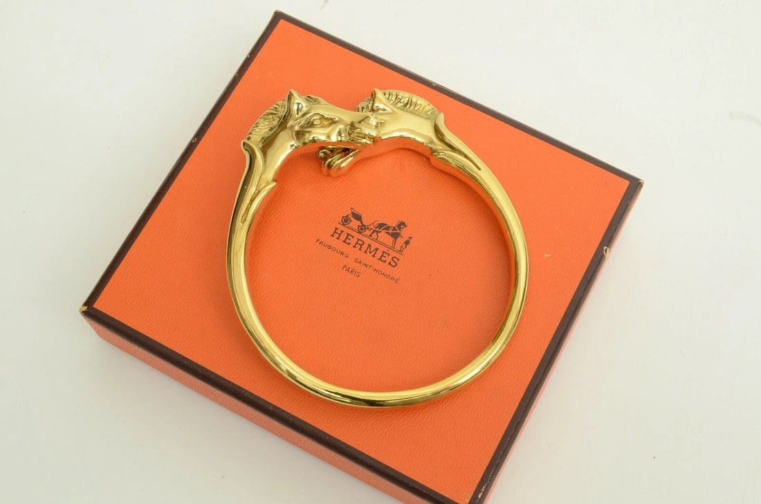 AUTHENTIC HERMES GOLD GP SLIP ON BRACELET HORSE HEADS BANGLE JEWELRY ACCESSORY (1 of 2)