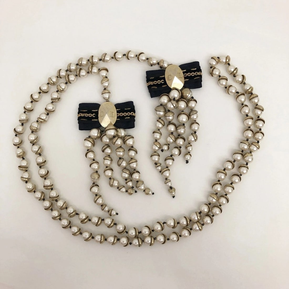 AUTHENTIC CHRISTIAN DIOR FAUX PEARL TASSEL CHOKER NECKLACE JEWELRY ACCESSORY: AUTHENTIC CHRISTIAN DIOR FAUX PEARL TASSEL CHOKER NECKLACE JEWELRY ACCESSORY AUTHENTIC CHRISTIAN DIOR FAUX PEARL TASSEL CHOKER NECKLACE JEWELRY ACCESSORY
