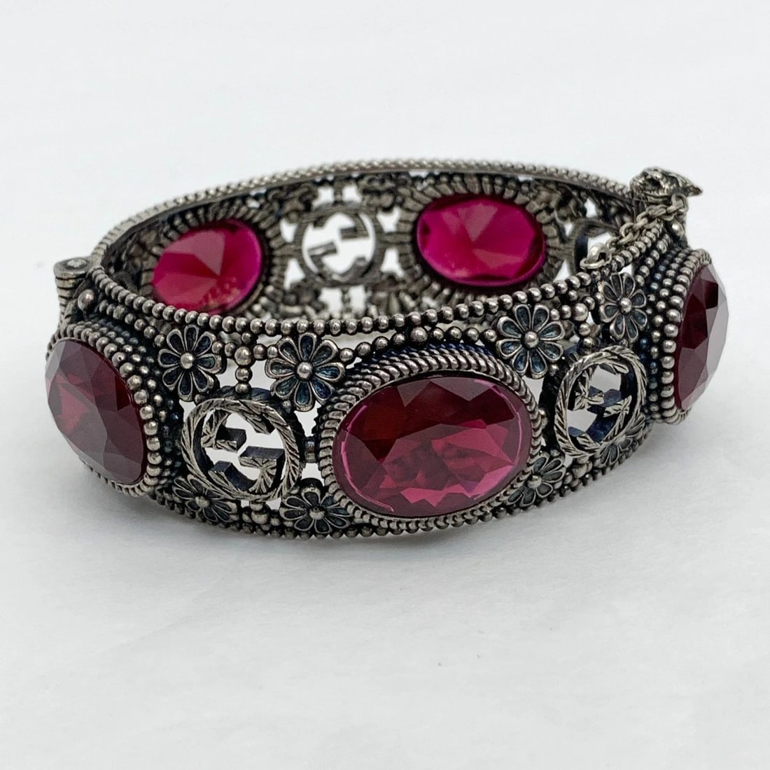 AUTHENTIC GUCCI BRACELET CUFF BANGLE 925 STERLING SILVER GG LOGO PINK GEMSTONE: AUTHENTIC GUCCI BRACELET CUFF BANGLE 925 STERLING SILVER GG LOGO PINK GEMSTONE Gucci Snap Interlocking Cuff Bracelet Silver (aged), Pink Manufactured: Italy Female, Ladies Chic, Luxury 925 Sterling Si