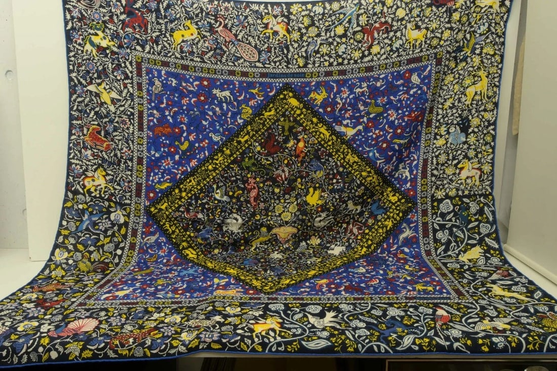 AUTHENTIC HERMES CASHMERE SHAWL JARDINS DE SOIE FLORAL BLUE HENRY 140CM SCARF: AUTHENTIC HERMES CASHMERE SHAWL JARDINS DE SOIE FLORAL BLUE HENRY 140CM SCARF Authentic Hermes Cashmere Shawl Jardins de Soie Floral Blue Henry 140cm Scarf AUTHENTIC HERMES CASHMERE SHAWL JARDINS DE S