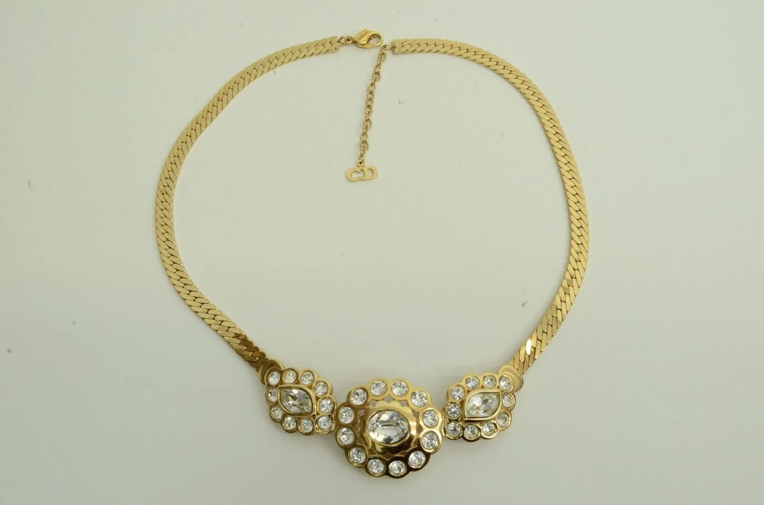 AUTHENTIC CHRISTIAN DIOR VTG NECKLACE GP RHINESTONE EMBLEM ROUND OVAL JEWELRY (1 of 2)