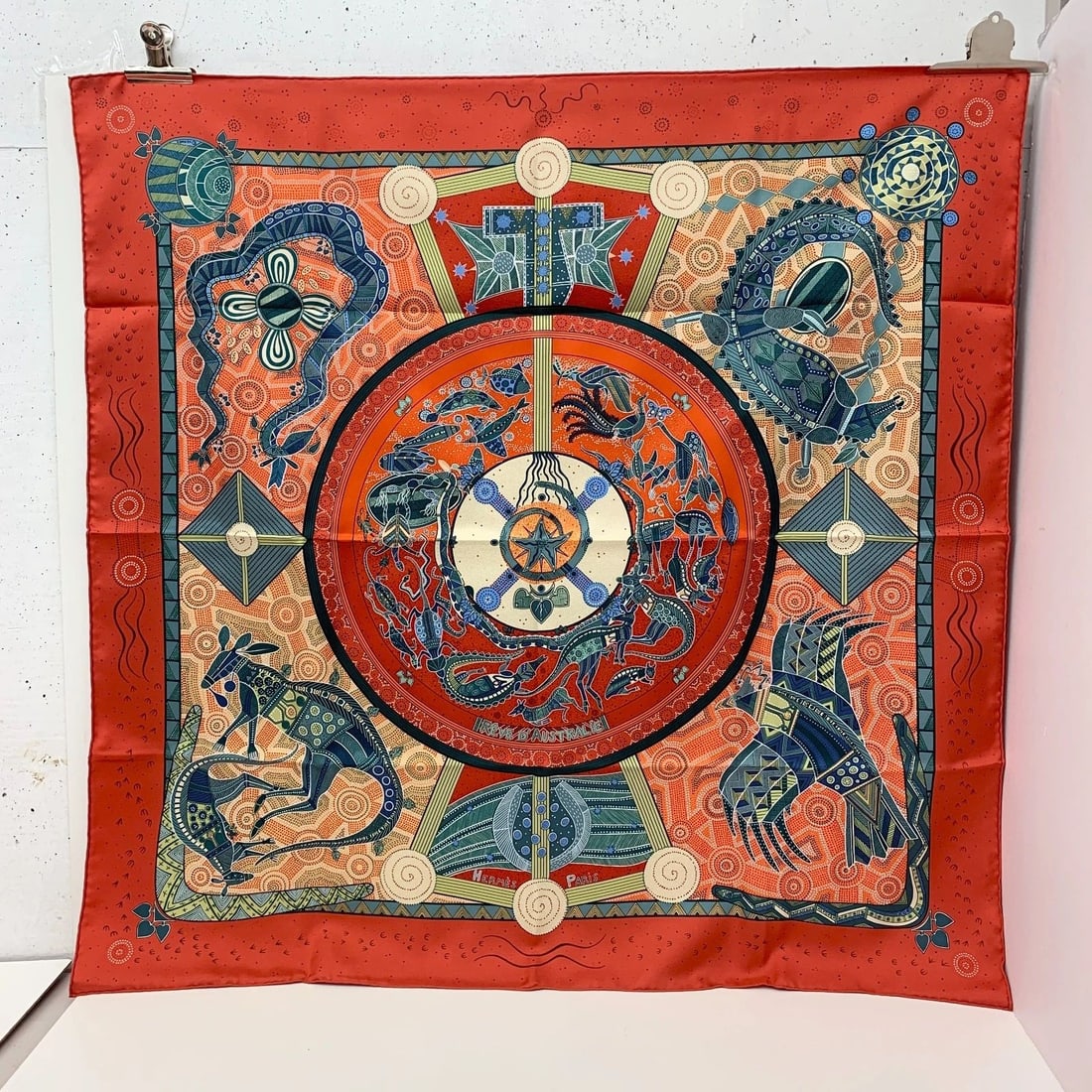 AUTHENTIC HERMES SCARF REVE D'AUSTRALIA 90CM RED ANIMALS 100% SILK CARRE (1 of 2)