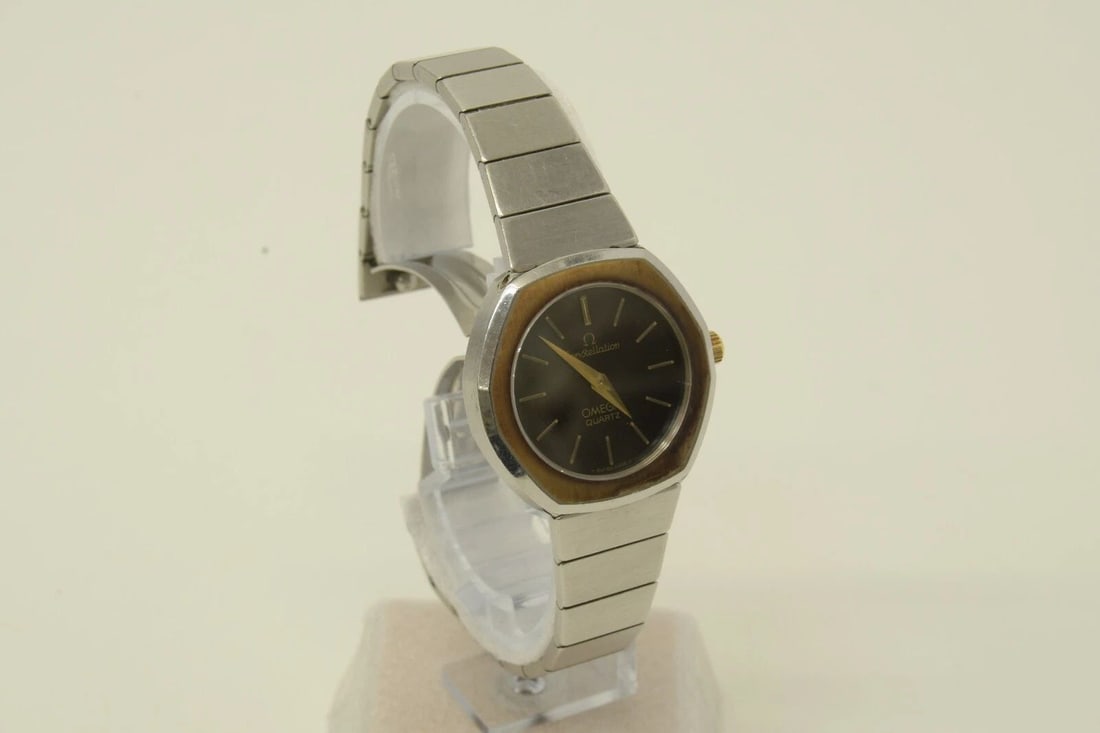 AUTHENTIC OMEGA CONSTELLATION VINTAGE 27MM WATCH BLACK SS GOLD BEZEL QUARTZ: AUTHENTIC OMEGA CONSTELLATION VINTAGE 27MM WATCH BLACK SS GOLD BEZEL QUARTZ Authentic Omega Constellation Vintage 27mm Watch Black SS Gold Bezel Quartz Authentic Omega Constellation Vintage 27mm Watch