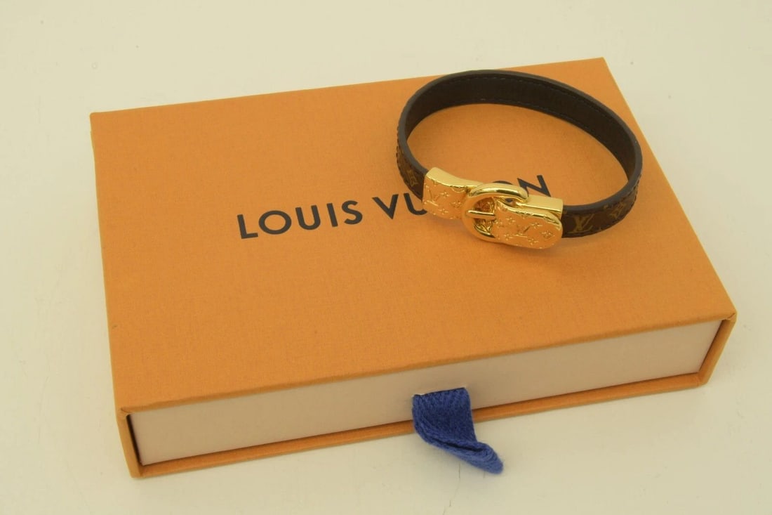 AUTHENTIC LOUIS VUITTON MONOGRAM SLIP ON BRACELET SIGNATURE LOGO MAGNET JEWELRY (1 of 2)