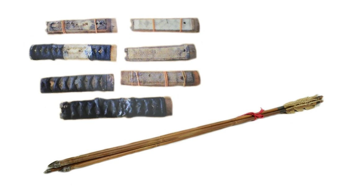 AUTHENTIC JAPANESE VINTAGE KATANA PARTS AND ARROWS ANTIQUE COLLECTIBLE PIECES (1 of 2)