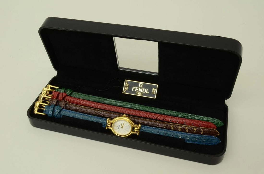 AUTHENTIC FENDI OROLOGI OVAL GP 24MM WATCH GOLD GP VINTAGE LEATHER STRAPS 640L: AUTHENTIC FENDI OROLOGI OVAL GP 24MM WATCH GOLD GP VINTAGE LEATHER STRAPS 640L Authentic Fendi Orologi Oval GP 24mm Watch Gold GP Vintage Leather Straps 640L Authentic Fendi Orologi Oval GP 24mm Watch