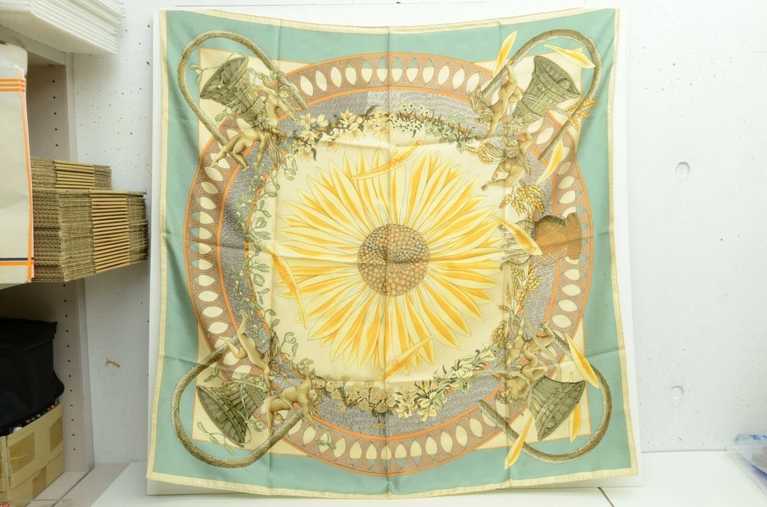 AUTHENTIC HERMES 100% SILK SCARF AMOURS GREEN FAIVRE VINTAGE 90CM CARRE: AUTHENTIC HERMES 100% SILK SCARF AMOURS GREEN FAIVRE VINTAGE 90CM CARRE Authentic Hermes 100% Silk Scarf Amours Green Faivre Vintage 90cm Carre AUTHENTIC HERMES 100% SILK SCARF AMOURS GREEN FAIVRE VIN
