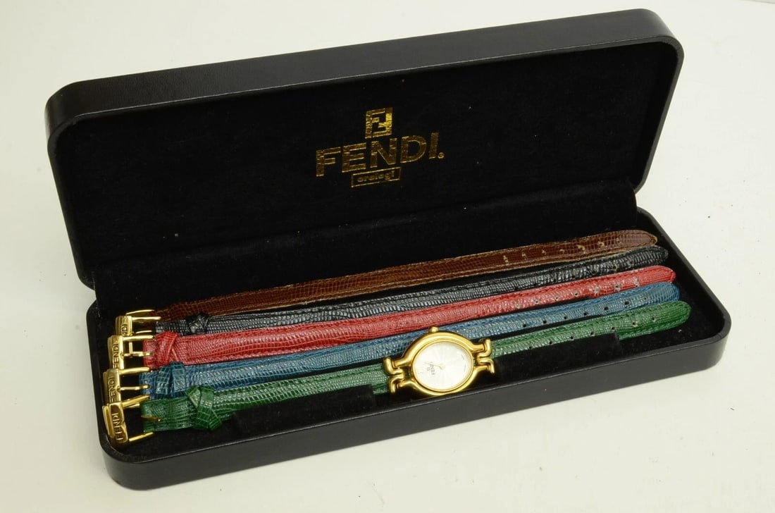 AUTHENTIC FENDI OROLOGI OVAL GP 24MM WATCH GOLD GP VINTAGE LEATHER STRAPS 640L: AUTHENTIC FENDI OROLOGI OVAL GP 24MM WATCH GOLD GP VINTAGE LEATHER STRAPS 640L AUTHENTIC FENDI OROLOGI OVAL GP 24MM WATCH GOLD GP VINTAGE LEATHER STRAPS 640L Fendi Roma Orologi 24mm Case 10mm Lug Leng