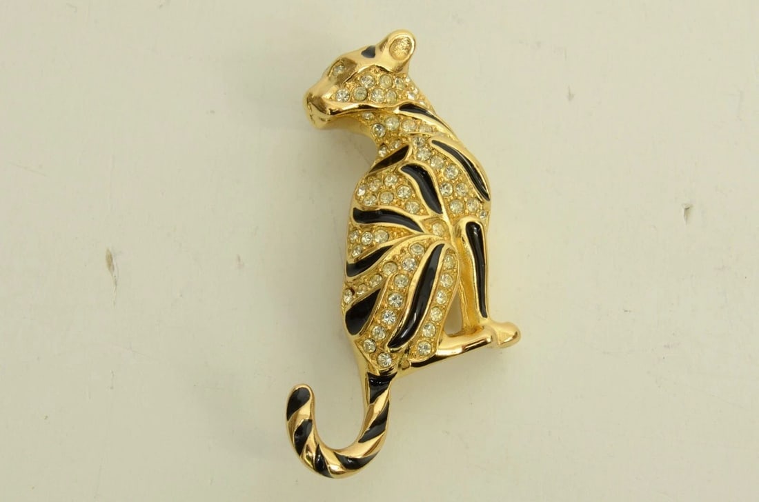 AUTHENTIC CHRISTIAN DIOR RHINESTONE BLACK ENAMEL PANTHER BROOCH GP PIN JEWELRY: AUTHENTIC CHRISTIAN DIOR RHINESTONE BLACK ENAMEL PANTHER BROOCH GP PIN JEWELRY Authentic Christian Dior Rhinestone Black Enamel Panther Brooch GP Pin Jewelry Authentic Christian Dior Rhinestone Black 