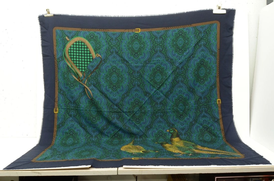 AUTHENTIC GUCCI SHAWL 100% WOOL NAVY PHEASANT SCARF SILK 134CM VINTAGE FRINGED (1 of 2)