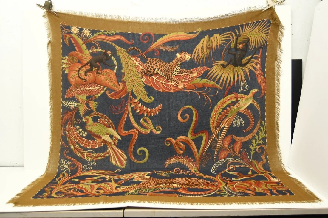 AUTHENTIC FERRAGAMO 100% WOOL SCARF FRINGED 140CM JUNGLE ANIMALS SHAWL WRAP (1 of 2)