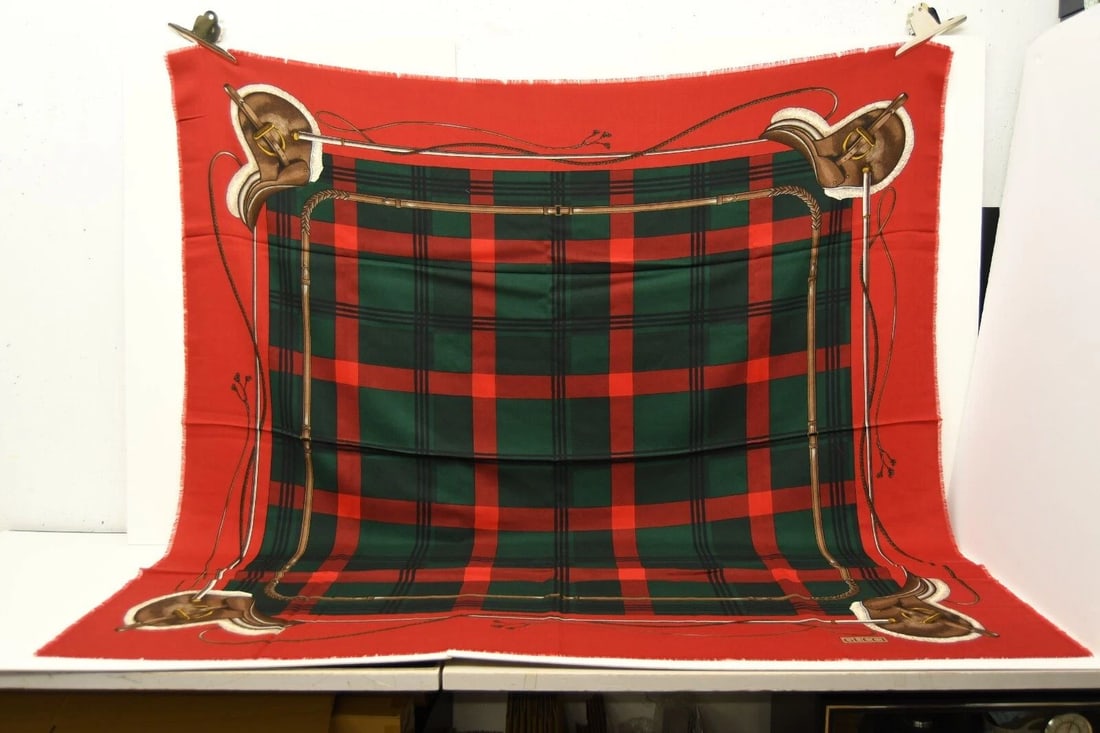 AUTHENTIC GUCCI 100% WOOL SCARF EQUESTRIAN SADDLE CHECK RED 140CM HORSE SHAWL (1 of 2)