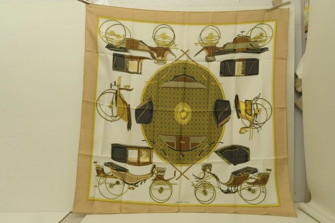 AUTHENTIC HERMES SCARF VINTAGE VOITURES TRANSFORMATION BEIGE 90CM PERRIERE SILK: AUTHENTIC HERMES SCARF VINTAGE VOITURES TRANSFORMATION BEIGE 90CM PERRIERE SILK Convertible Cars Les Voitures a Transformation Françoise De La Perriere Manufactured: France Height: 90cm (35.4 inch) W