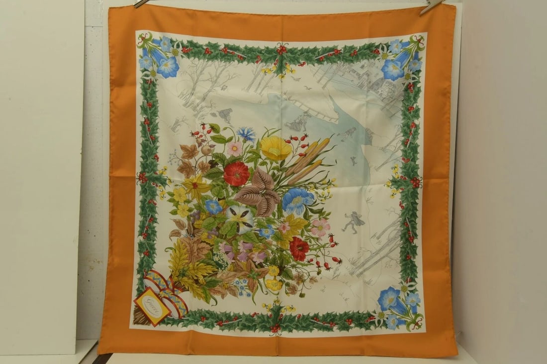 AUTHENTIC GUCCI 100% SILK SCARF FLORAL ORANGE 90CM POND ICE RINK FLOWERS WRAP (1 of 2)