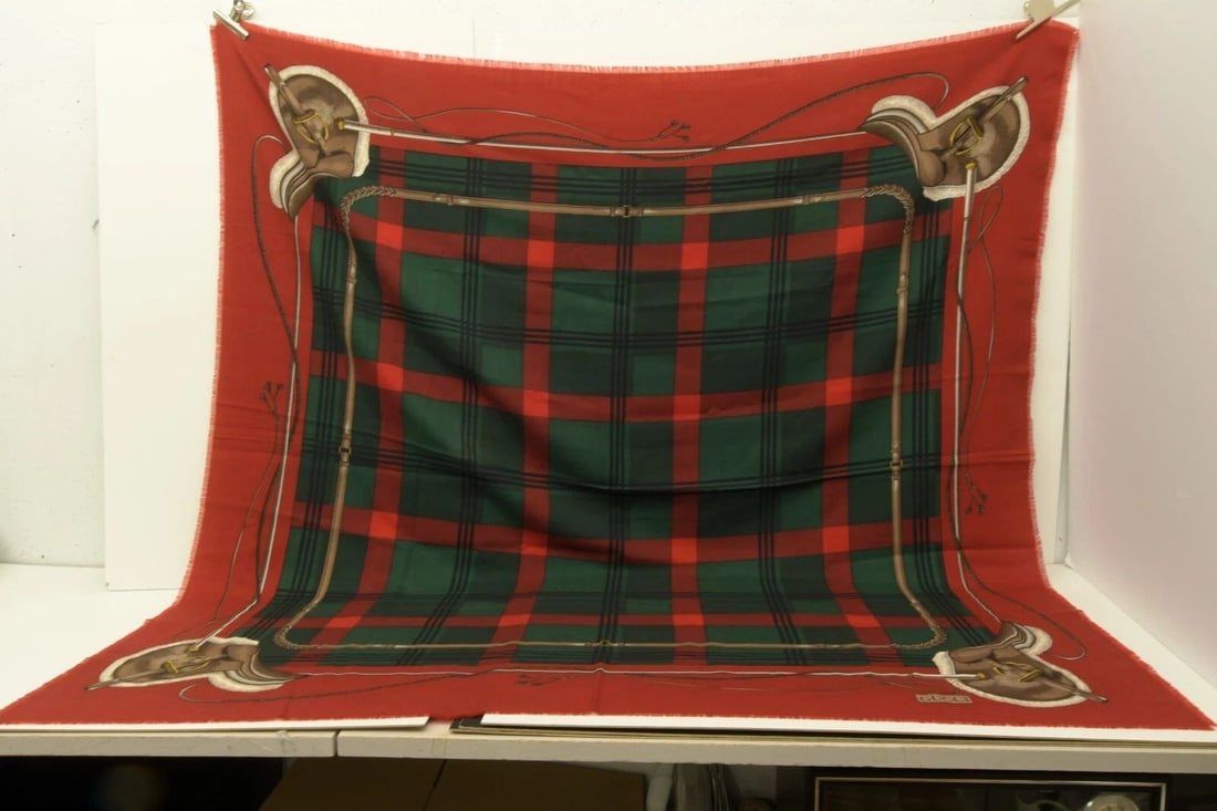 AUTHENTIC GUCCI WOOL SHAWL RED GREEN EQUESTRIAN 116CM X 134 PLAID CHECK SCARF (1 of 2)