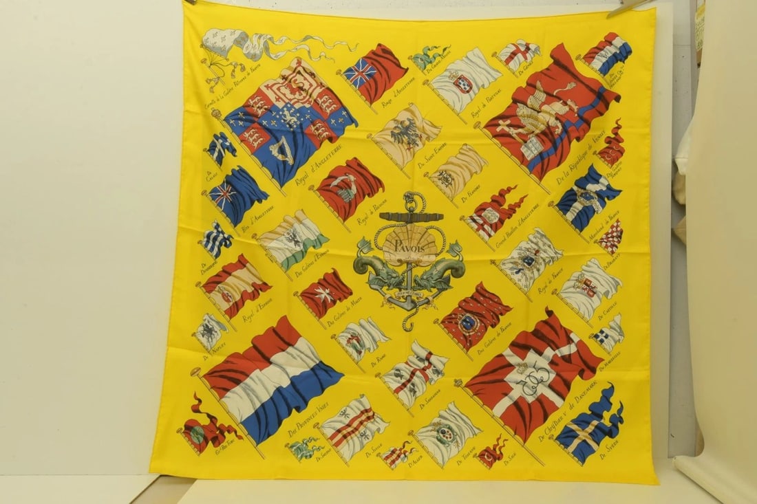 AUTHENTIC HERMES SCARF VINTAGE PAVOIS YELLOW 90CM LEDOUX SILK: AUTHENTIC HERMES SCARF VINTAGE PAVOIS YELLOW 90CM LEDOUX SILK Pavois Phillippe Ledoux Manufactured: France Height: 90cm (35.4 inch) Width: 90cm (35.4 inch) 100% Silk Flags Yellow, Multicolor Scarf ---
