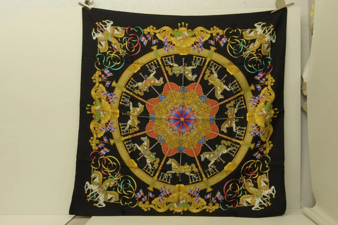 AUTHENTIC HERMES SCARF VINTAGE LUNA PARK BLACK 90CM JOACHIM METZ SILK: AUTHENTIC HERMES SCARF VINTAGE LUNA PARK BLACK 90CM JOACHIM METZ SILK Hermes Luna Park Joachim Metz Manufactured: France Height: 90cm (35.4 inch) Width: 90cm (35.4 inch) 100% Silk Equestrian, Carousel