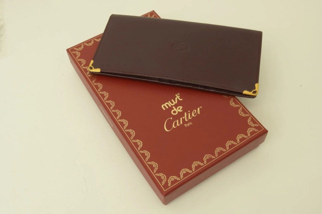 AUTHENTIC CARTIER BURGUNDY SLIM FOLD CLUTCH WALLET LEATHER DECOR LOGO GP CORNER (1 of 2)