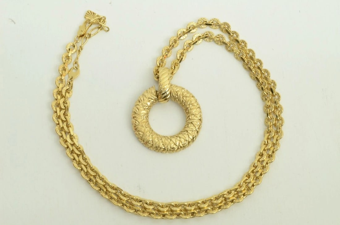 AUTHENTIC YSL CIRCLE EMBLEM NECKLACE GP CHAIN LINK YVES SAINT LAURENT JEWELRY: AUTHENTIC YSL CIRCLE EMBLEM NECKLACE GP CHAIN LINK YVES SAINT LAURENT JEWELRY AUTHENTIC YSL CIRCLE EMBLEM NECKLACE GP CHAIN LINK YVES SAINT LAURENT JEWELRY Yves Saint Laurent Chain Charm Pendant Neckl