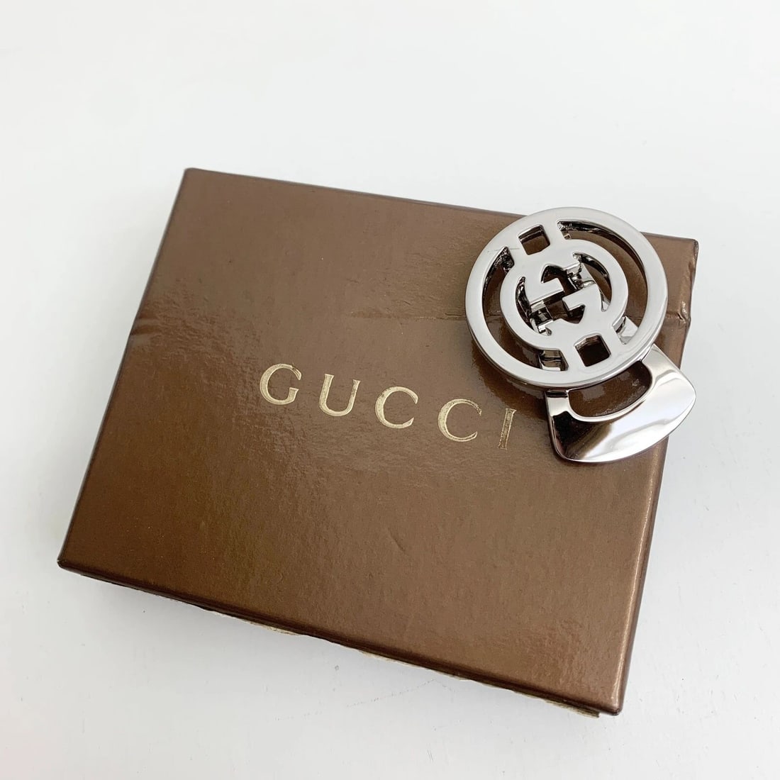 AUTHENTIC GUCCI LOGO SP MONEY CLIP SILVER PLATED ROUND CHIC FASHION ACCESSORY: AUTHENTIC GUCCI LOGO SP MONEY CLIP SILVER PLATED ROUND CHIC FASHION ACCESSORY Authentic Gucci Logo SP Money Clip Silver Plated Round Chic Fashion Accessory Gucci GG Logo Classic, Signature Money Clip 