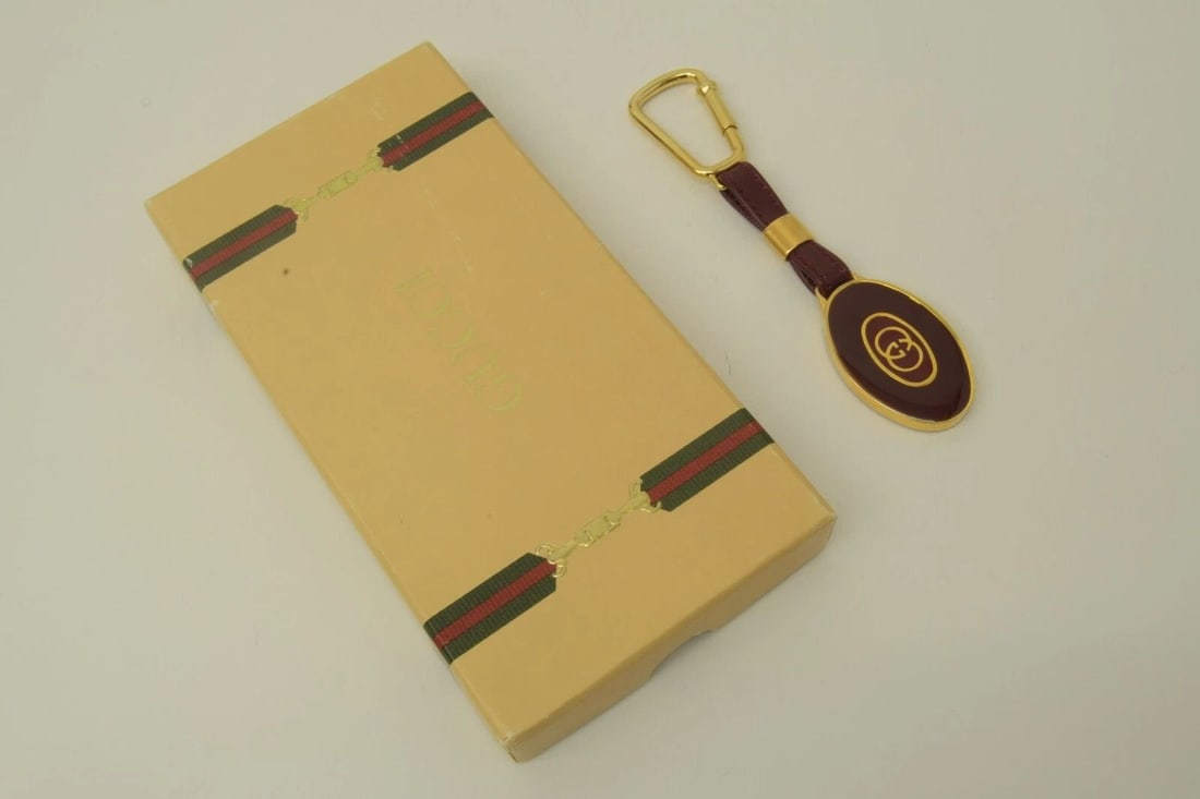 AUTHENTIC GUCCI GOLD PLATED GG OVAL KEYCHAIN JEWELRY ACCESSORY GP CLIP RED/BROWN: AUTHENTIC GUCCI GOLD PLATED GG OVAL KEYCHAIN JEWELRY ACCESSORY GP CLIP RED/BROWN Authentic Gucci Gold Plated GG Oval Keychain Jewelry Accessory GP Clip Red/Brown Authentic Gucci Gold Plated GG Oval Ke