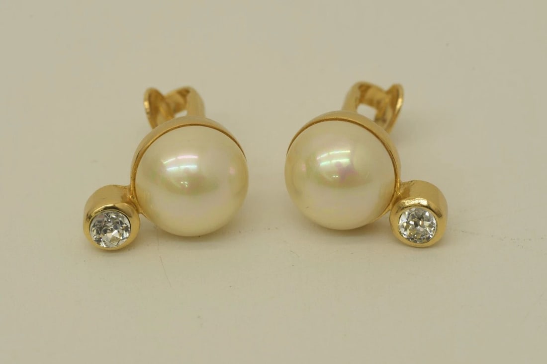AUTHENTIC CHRISTIAN DIOR FAUX PEARL RHINESTONE CLIP ON EARRINGS GP JEWELRY (1 of 2)