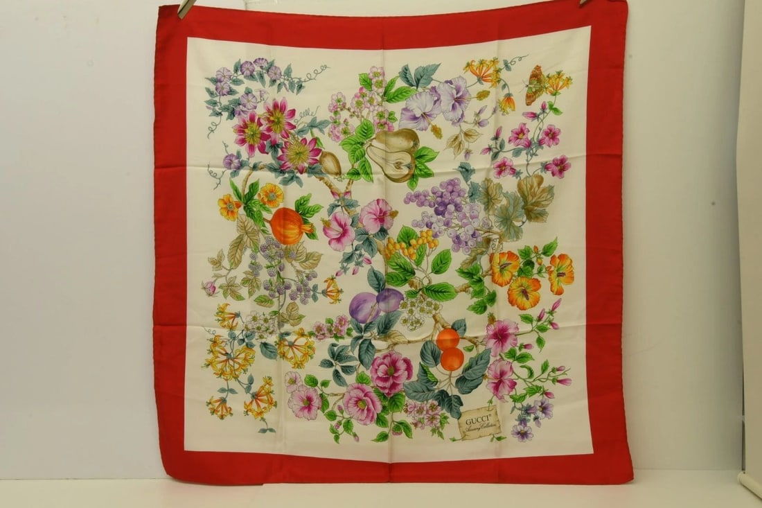 AUTHENTIC GUCCI ACCESSORY COLLECTION SCARF 100% SILK RED FLORAL 90CM FLOWERS: AUTHENTIC GUCCI ACCESSORY COLLECTION SCARF 100% SILK RED FLORAL 90CM FLOWERS Authentic Gucci Accessory Collection Scarf 100% Silk Red Floral 90cm Flowers Authentic Gucci Accessory Collection Scarf 100