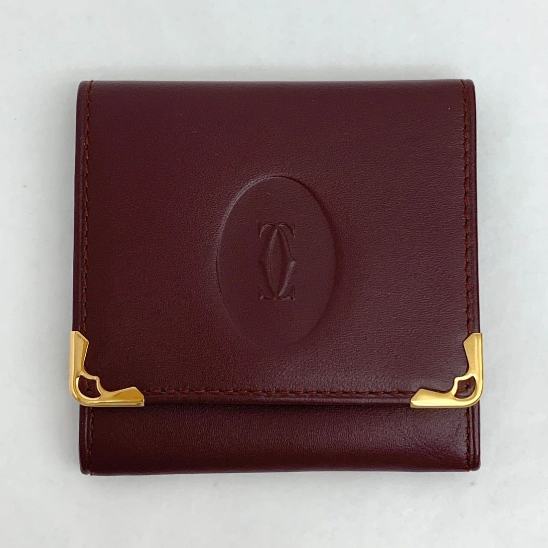 AUTHENTIC CARTIER BURGUNDY WALLET LEATHER DECOR LOGO GP VINTAGE FOLD COIN CASE 3: AUTHENTIC CARTIER BURGUNDY WALLET LEATHER DECOR LOGO GP VINTAGE FOLD COIN CASE 3 AUTHENTIC CARTIER BURGUNDY WALLET LEATHER DECOR LOGO GP VINTAGE FOLD COIN CASE 3 Double C Decor Clip Closure Width: 8.2