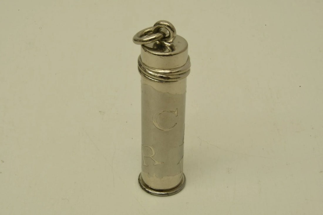 AUTHENTIC CARTIER CYLINDER SILVER PLATED LETTERS LOGO TWIST CASE ACCESSORY CHARM (1 of 2)