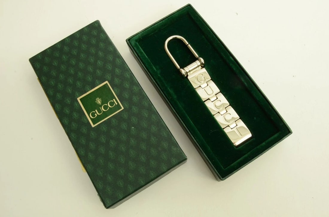 AUTHENTIC GUCCI SILVER PLATED LINK FOLDING LETTER KEYCHAIN ACCESSORY PULL CLIP (1 of 2)