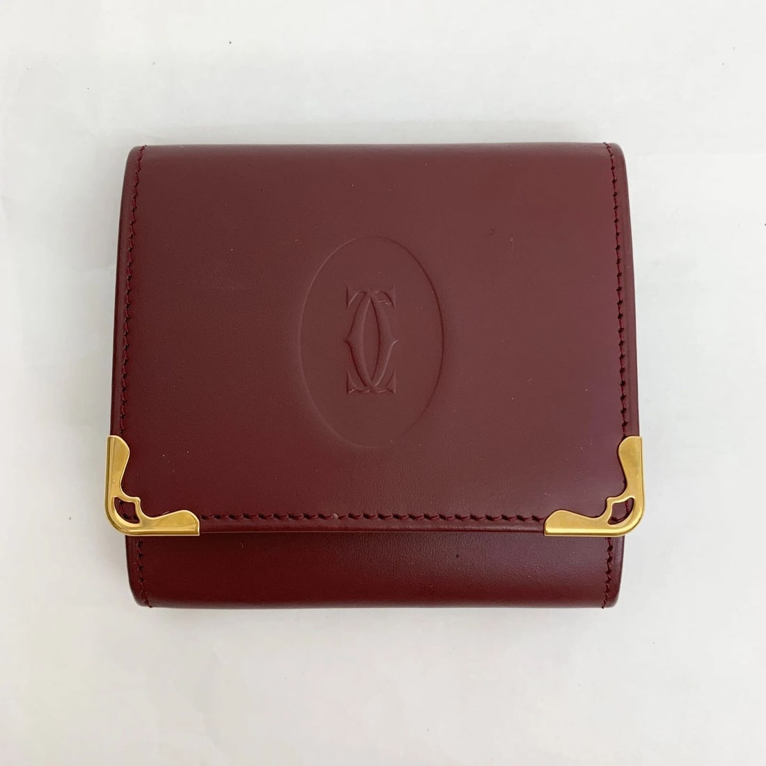 AUTHENTIC CARTIER VINTAGE LEATHER SQUARE CLIP COIN CASE WALLET BURGUNDY DECOR 3: AUTHENTIC CARTIER VINTAGE LEATHER SQUARE CLIP COIN CASE WALLET BURGUNDY DECOR 3 AUTHENTIC CARTIER VINTAGE LEATHER SQUARE CLIP COIN CASE WALLET BURGUNDY DECOR 3 Must de Cartier Double C Decor Zip Closu