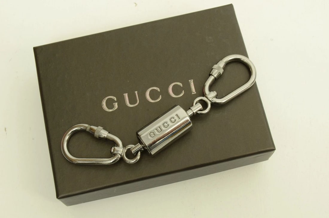 AUTHENTIC GUCCI SILVER PLATED CHROME FINISH TWIST CYLINDER KEYCHAIN ACCESSORY (1 of 2)