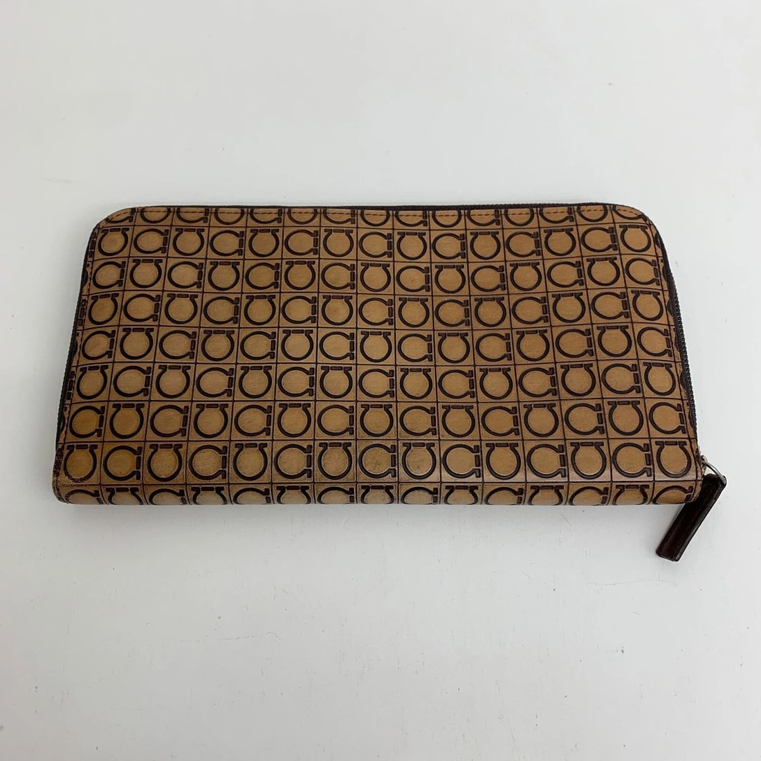 AUTHENTIC SALVATORE FERRAGAMO ZIP CLUTCH WALLET BROWN LEATHER GANCINI LOGO SP (1 of 2)