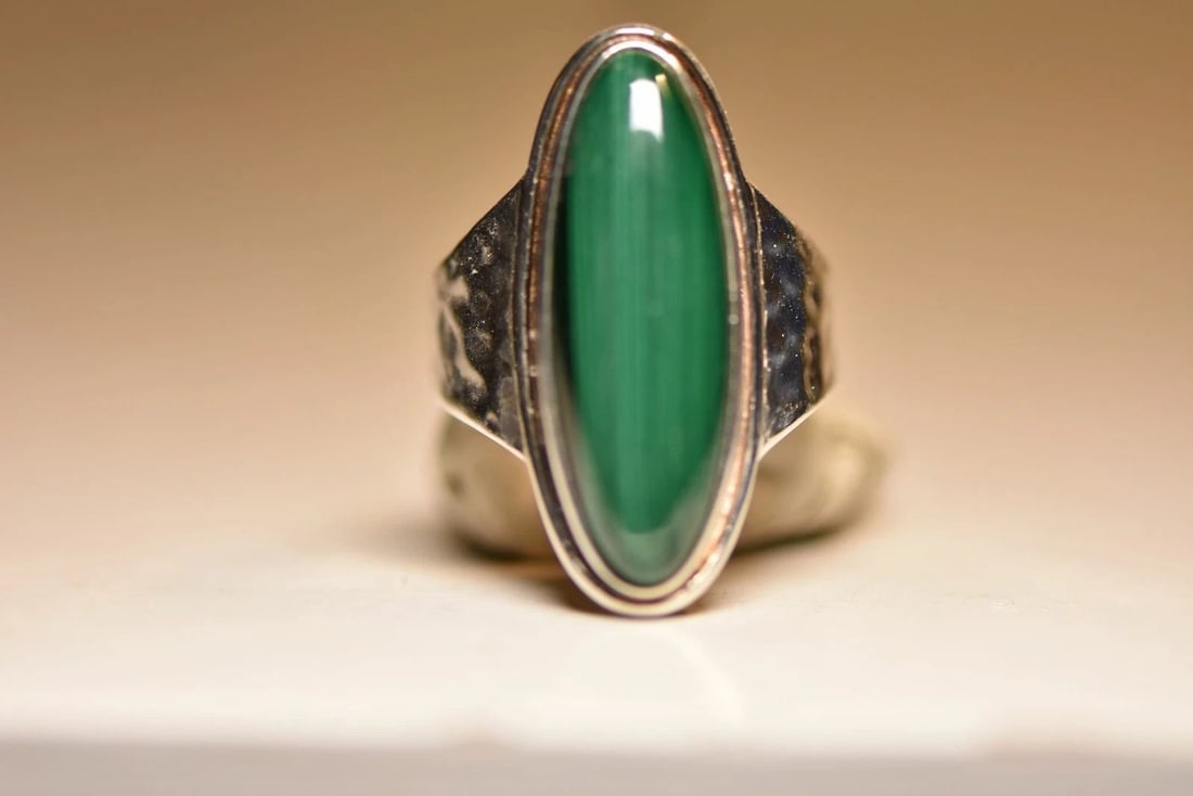 LONG MALACHITE RING HAMMERED BAND STERLING SILVER WOMEN MEN: LONG MALACHITE RING HAMMERED BAND STERLING SILVER WOMEN MEN long malachite ring hammered band sterling silver women men Beautifully polished stone - no flaws Size 10.25 Weight 10.8g Length of the ring