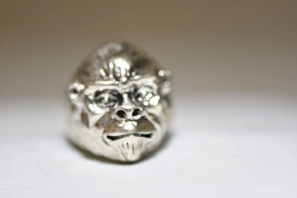 BABOON RING APE BAND GORILLA STERLING SILVER WOMEN MEN: BABOON RING APE BAND GORILLA STERLING SILVER WOMEN MEN Baboon ring ape band gorilla sterling silver women men size 9.25 Between a size 9.25 and a size 9.50 weight 23.5 Widest part of band 1 1/8" Thinn