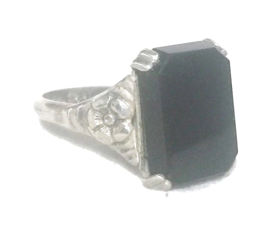 VINTAGE ART DECO MOURNING ONYX STERLING SILVER FLOWER PINKY RING SIZE 5.7 WOMEN: VINTAGE ART DECO MOURNING ONYX STERLING SILVER FLOWER PINKY RING SIZE 5.7 WOMEN Vintage Onyx Art Deco Mourning Ring The Stone moves slightly in Setting..Not Structural .. Stone isn't going anywhere bu