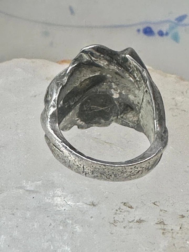 TURQUOISE RING SIZE 4.50 SOUTHWEST STERLING SILVER WOMEN: TURQUOISE RING SIZE 4.50 SOUTHWEST STERLING SILVER WOMEN Turquoise ring size 4.50 southwest sterling silver women Size 4.50 Weight. 8.5g Width 3/4" Thinnest part of band 3/16"