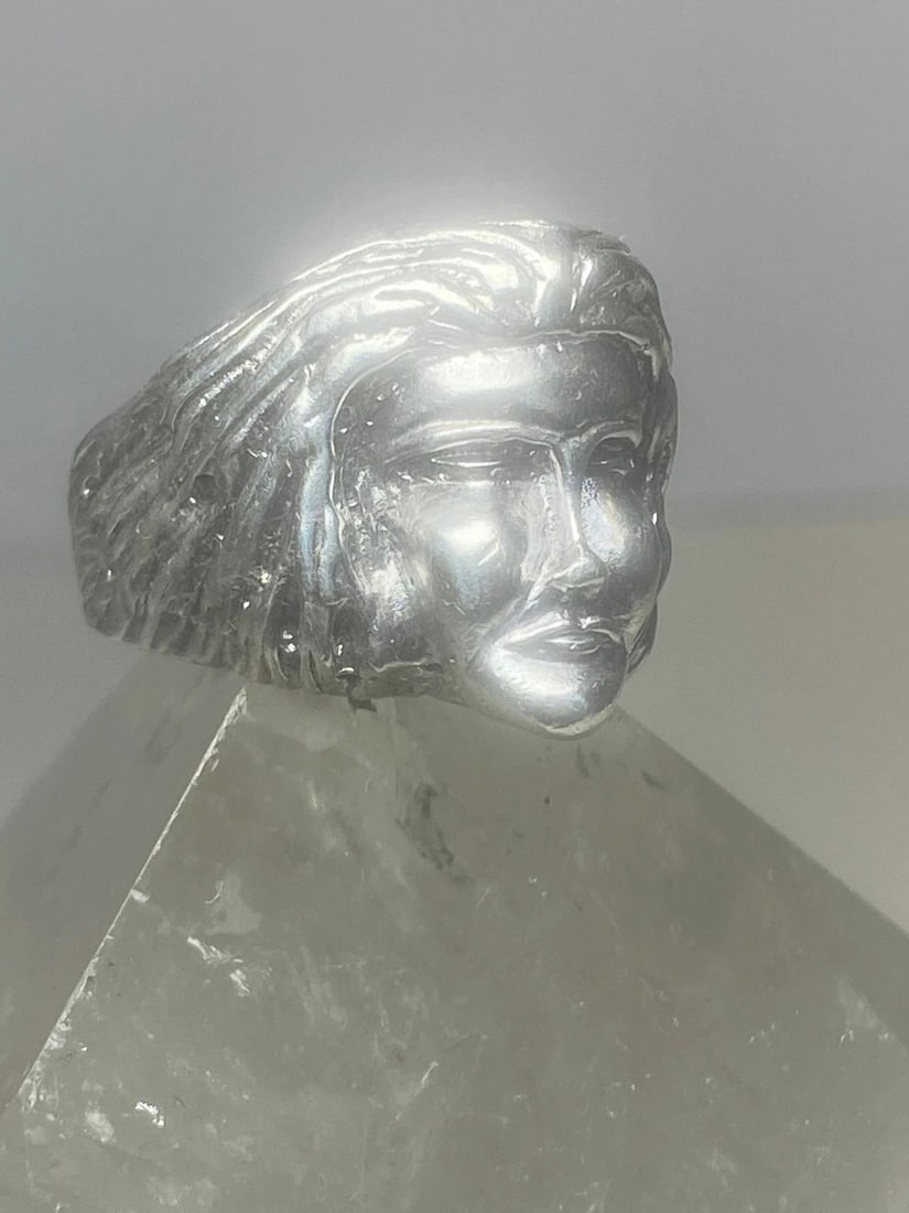 FACE RING WITH LONG HAIR STERLING SILVER WOMEN MEN: FACE RING WITH LONG HAIR STERLING SILVER WOMEN MEN Face ring with long hair sterling silver women men Size 10.25 Weight 19.8g Length. 7/8" Widest 15/32" Thinnest part of band 3/16"