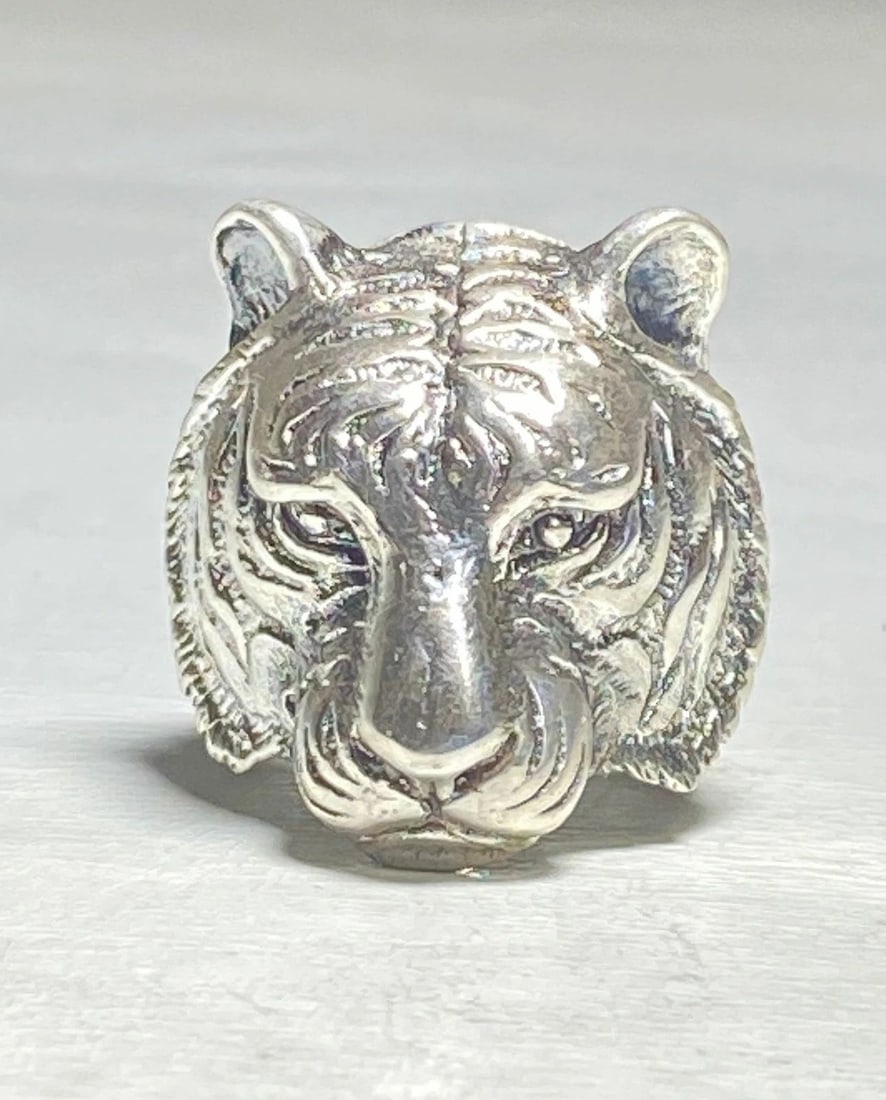 TIGER RING ANIMAL BIG CAT BAND STERLING SILVER BIKER WOMEN MEN: TIGER RING ANIMAL BIG CAT BAND STERLING SILVER BIKER WOMEN MEN Tiger ring animal big cat band sterling silver biker women men Size 8.50 Between a size 8.50 and a size 8.75 Weight 16.5g Length 1" Width