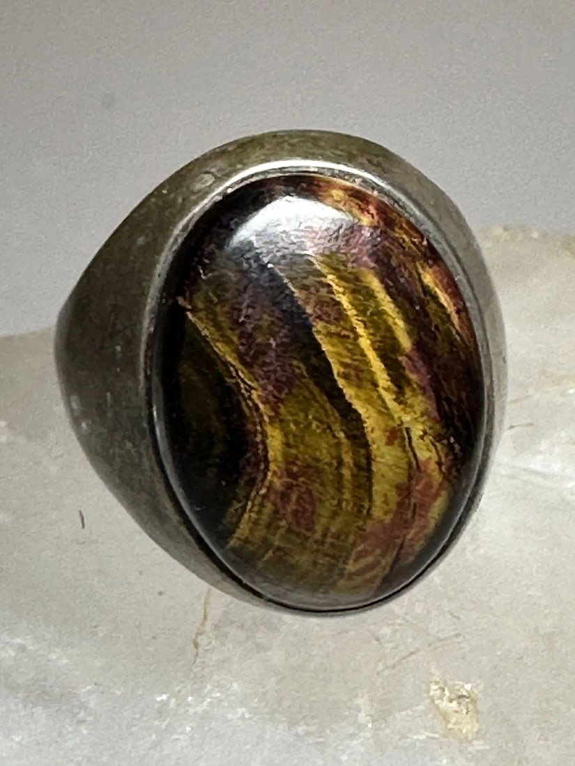 TIGER EYE RING SIZE 7.75 SOUTHWESTERN STERLING SILVER WOMEN MEN: TIGER EYE RING SIZE 7.75 SOUTHWESTERN STERLING SILVER WOMEN MEN Tiger Eye ring southwestern sterling silver women men Size 7.75 Between a size 7.75 and a size 8 Weight 11.9g Length 3/4" Width. 1/2" Th