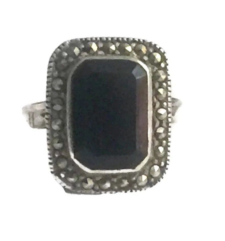 VINTAGE STERLING SILVER MOURNING MARCASITE FACETED ART DECO ONYX RING SIZE 6.75: VINTAGE STERLING SILVER MOURNING MARCASITE FACETED ART DECO ONYX RING SIZE 6.75 Vintage Sterling Silver Marcasite Faceted Onyx Ring Mourning Ring in Art Deco Style Size 6.75 Weight 4.4g Length 5/8" Wi