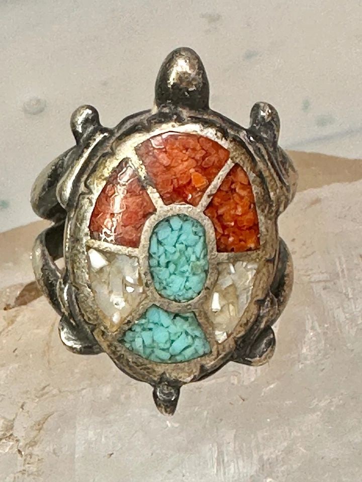VINTAGE ZUNI TURTLE RING TURQUOISE CORAL CHIPS SIZE 6.75 STERLING SILVER WOMEN G: VINTAGE ZUNI TURTLE RING TURQUOISE CORAL CHIPS SIZE 6.75 STERLING SILVER WOMEN G Vintage Zuni Turtle ring turquoise coral chips size 6.75 sterling silver women girls Size 6.75 Weight 8.3g Length 1 1/1