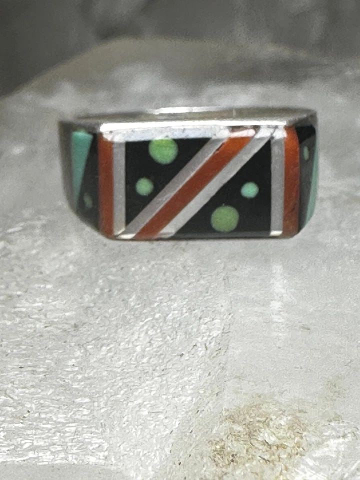 ZUNI RING TURQUOISE ONYX INLAY SIZE 6 STERLING SILVER WOMEN GIRLS: ZUNI RING TURQUOISE ONYX INLAY SIZE 6 STERLING SILVER WOMEN GIRLS Zuni ring turquoise onyx inlay size 6 sterling silver women girls Size 6 Weight. 4.9g Width. 1/4" Thinnest pat of band 5/32"