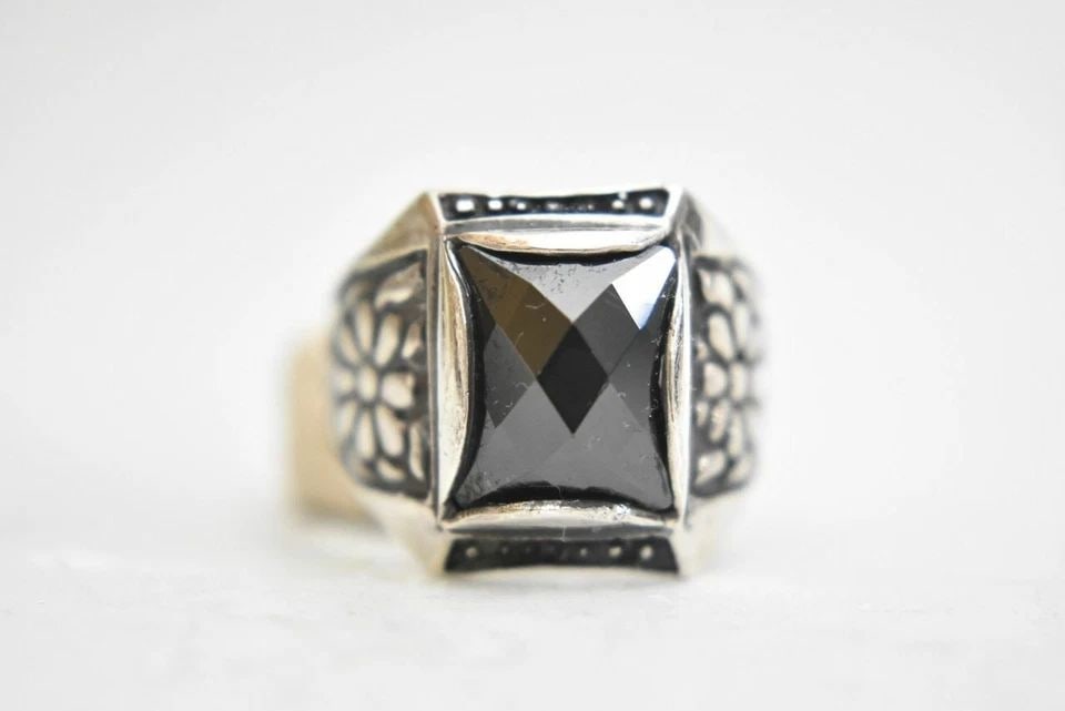 BLACK RING SIZE 9.25 FACETED FLORAL STERLING SILVER MEN WOMEN SIZE 9.25: BLACK RING SIZE 9.25 FACETED FLORAL STERLING SILVER MEN WOMEN SIZE 9.25 black ring faceted floral sterling silver men women Size 9.25 Between a size 9.25 and size 9.50 weight 8.3g Widest part of ring 