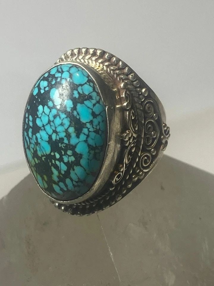 TURQUOISE RING BOHO STERLING SILVER GIRLS WOMEN: TURQUOISE RING BOHO STERLING SILVER GIRLS WOMEN Turquoise ring boho sterling silver girls women Size 9.25 Weight 22.1g Length 7/8" Width. 1/2" Thinnest part of band 3/16"